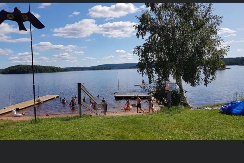 Egen Stuga Och Vedeldad Bastu Linghed Exteriör bild