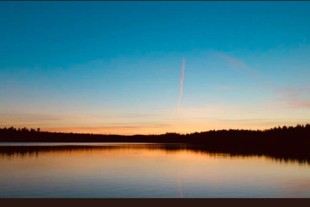 Egen Stuga Och Vedeldad Bastu Linghed Exteriör bild