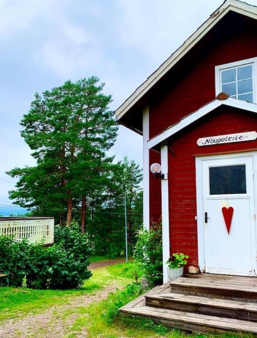 Egen Stuga Och Vedeldad Bastu Linghed Exteriör bild
