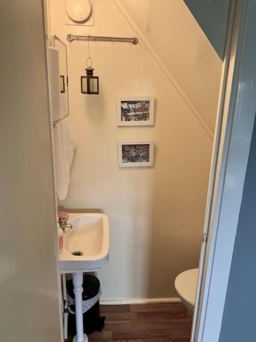Egen Stuga Och Vedeldad Bastu Linghed Exteriör bild