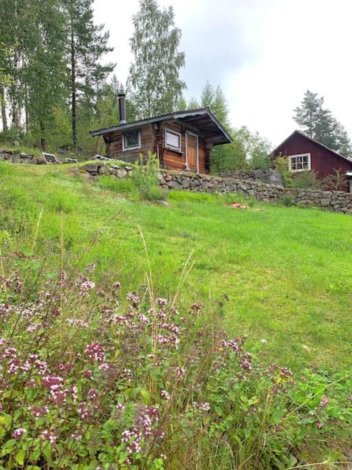Egen Stuga Och Vedeldad Bastu Linghed Exteriör bild