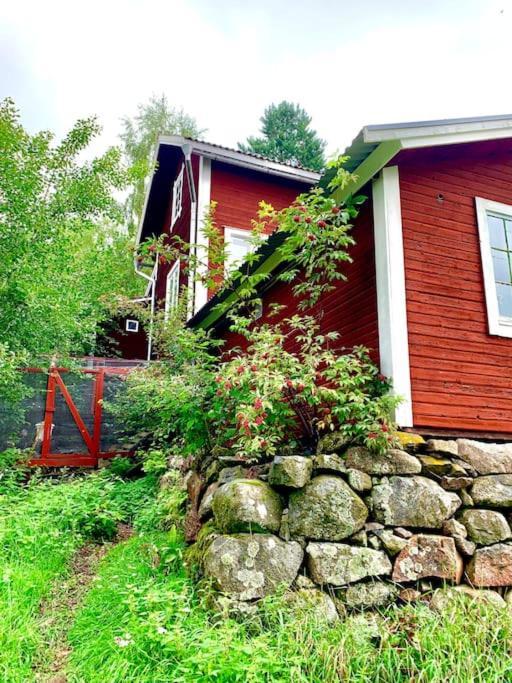 Egen Stuga Och Vedeldad Bastu Linghed Exteriör bild